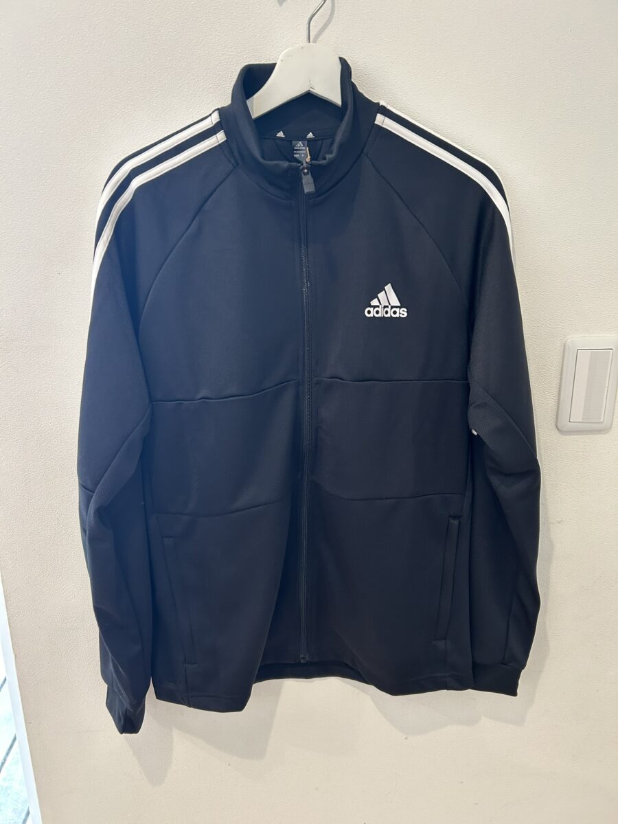 adidasのジャージ上