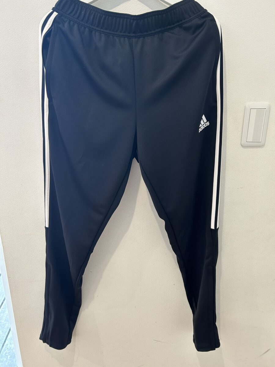 adidasのジャージ下